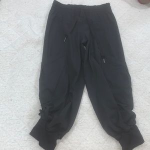 Lululemon cropped joggers